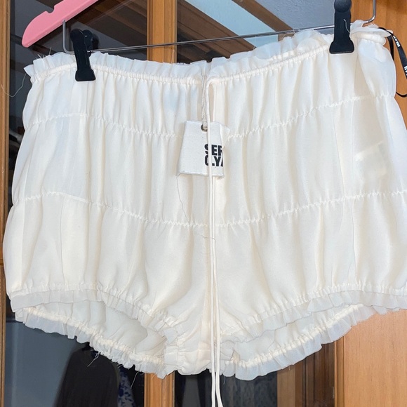 SER.O.YA X REVOLVE Lotta Ruffle Shorts Eggshell Cream NWT Luxury Lounge - Picture 7 of 11
